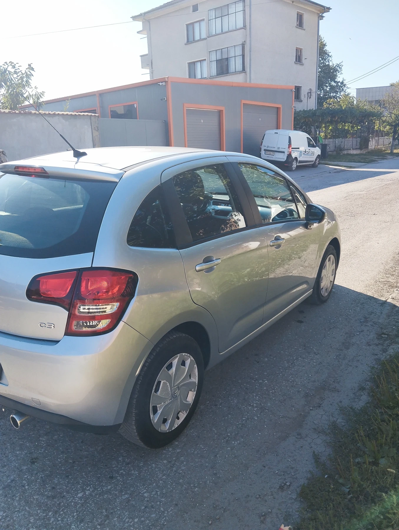 Citroen C3 1.6HDI 92к.с.НАПЪЛНО ОБСЛУЖЕНА ТОП СЪСТОЯНИЕ  - изображение 7 | Auto.bg Citroen C3 1.6HDI 92к.с.НАПЪЛНО ОБСЛУЖЕНА ТОП СЪСТОЯНИЕ  - изображение 7