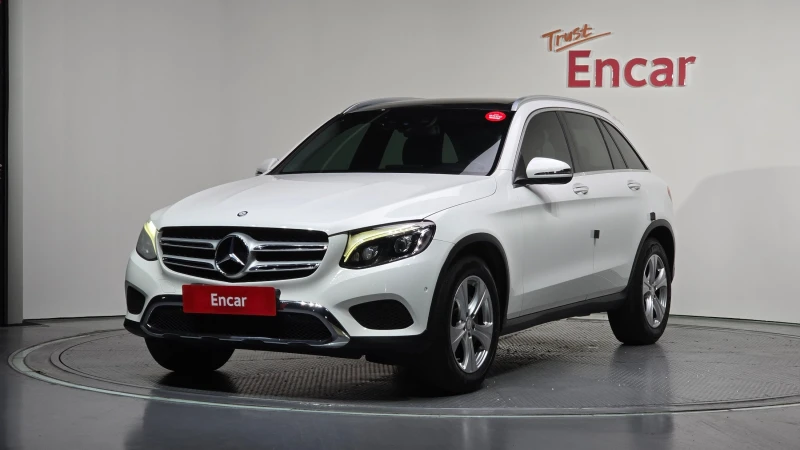 Mercedes-Benz GLC 220 GLC220d 4MATIC | Панорама | Навигация | Камера - 15400 € / 30119.78 лв. - 93756571 1 | Car24.bg Mercedes-Benz GLC 220 GLC220d 4MATIC | Панорама | Навигация | Камера - 15400 € / 30119.78 лв. - 93756571 1