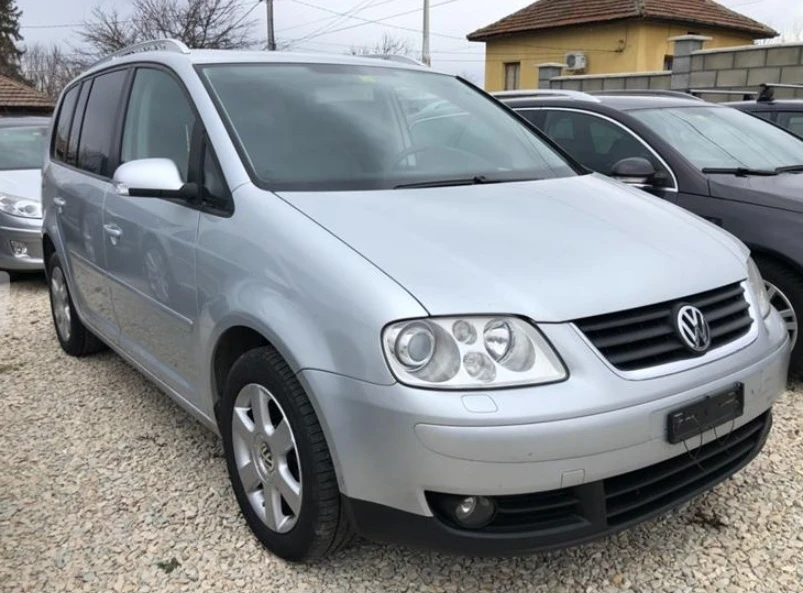 VW Touran 2.0TDI R-LINE DSG 7 МЕСТА КОЖЕН САЛОН  - изображение 4 | Auto.bg VW Touran 2.0TDI R-LINE DSG 7 МЕСТА КОЖЕН САЛОН  - изображение 4