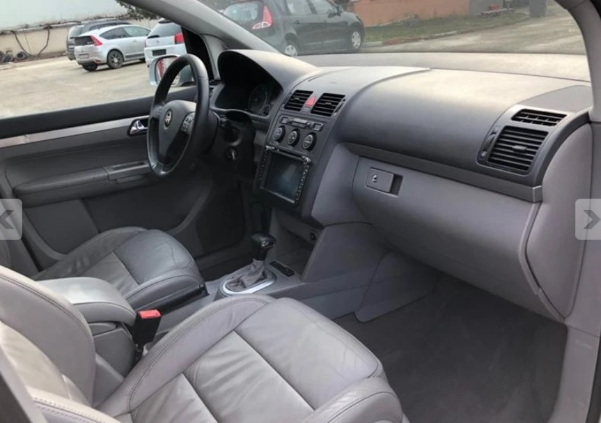 VW Touran 2.0TDI R-LINE DSG 7 МЕСТА КОЖЕН САЛОН  - изображение 7 | Auto.bg VW Touran 2.0TDI R-LINE DSG 7 МЕСТА КОЖЕН САЛОН  - изображение 7