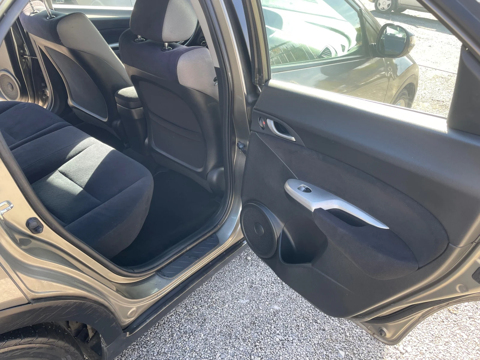 Honda Civic 2.2 DIZEL, 140 коня, ПАНОРАМА, ПАРКТРОНИК - изображение 9 | Auto.bg Honda Civic 2.2 DIZEL, 140 коня, ПАНОРАМА, ПАРКТРОНИК - изображение 9