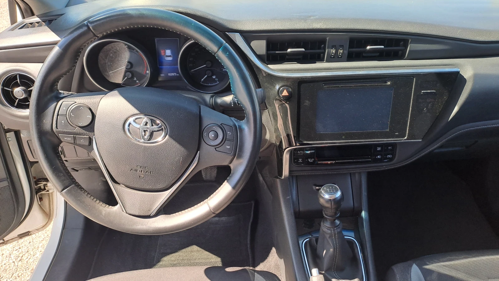 Toyota Auris 1.2it - изображение 9 | Auto.bg Toyota Auris 1.2it - изображение 9