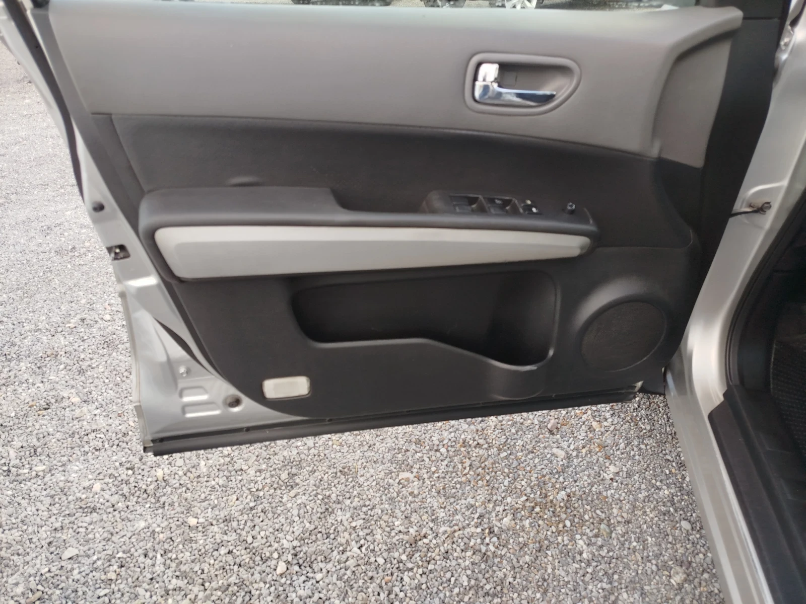 Nissan X-trail 2.0 150ps Italy - изображение 10 | Auto.bg Nissan X-trail 2.0 150ps Italy - изображение 10