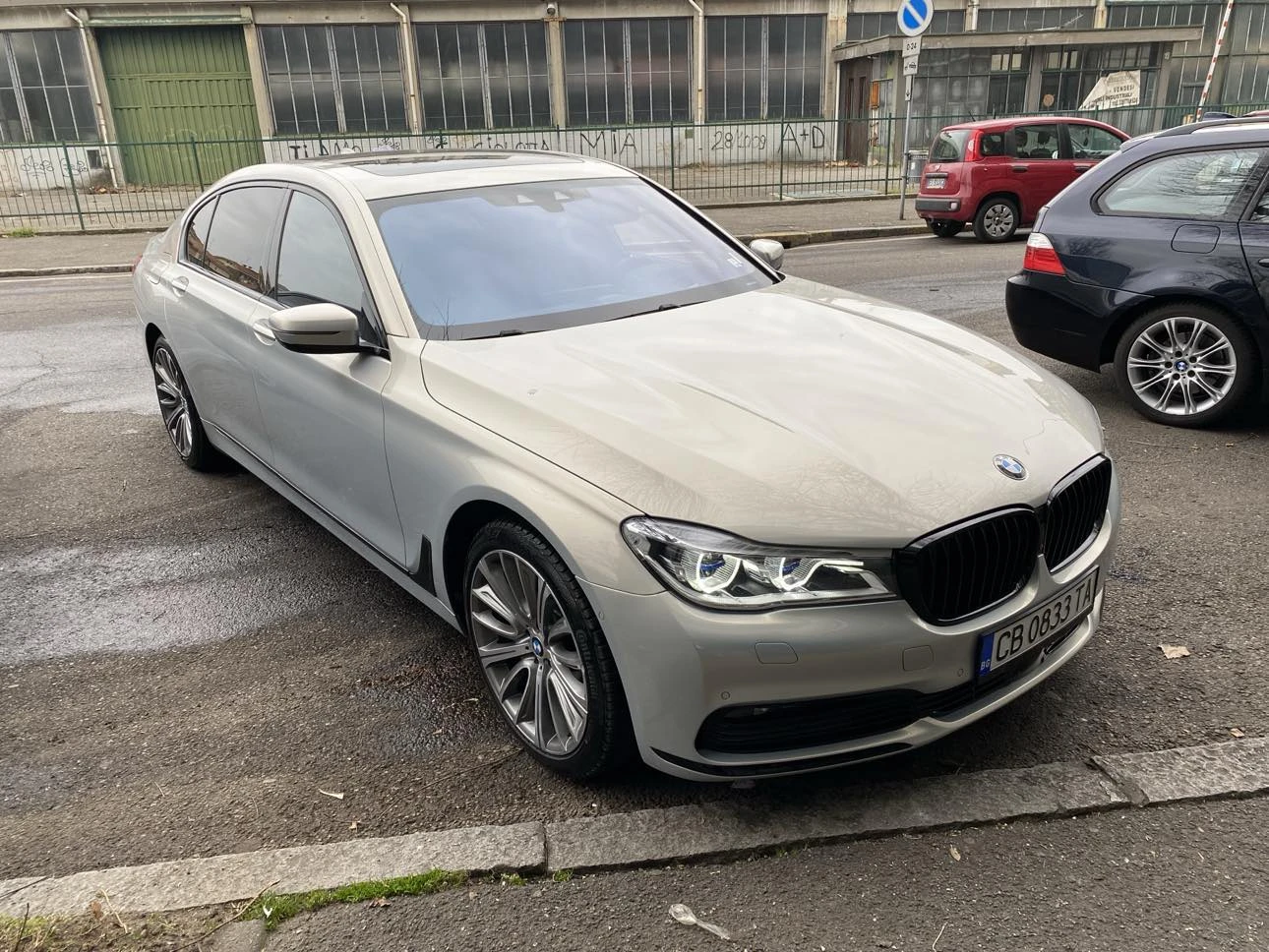 BMW 740 Individual, Long XDrive, B&W, Laser, Sky Lounge - изображение 8 | Auto.bg BMW 740 Individual, Long XDrive, B&W, Laser, Sky Lounge - изображение 8