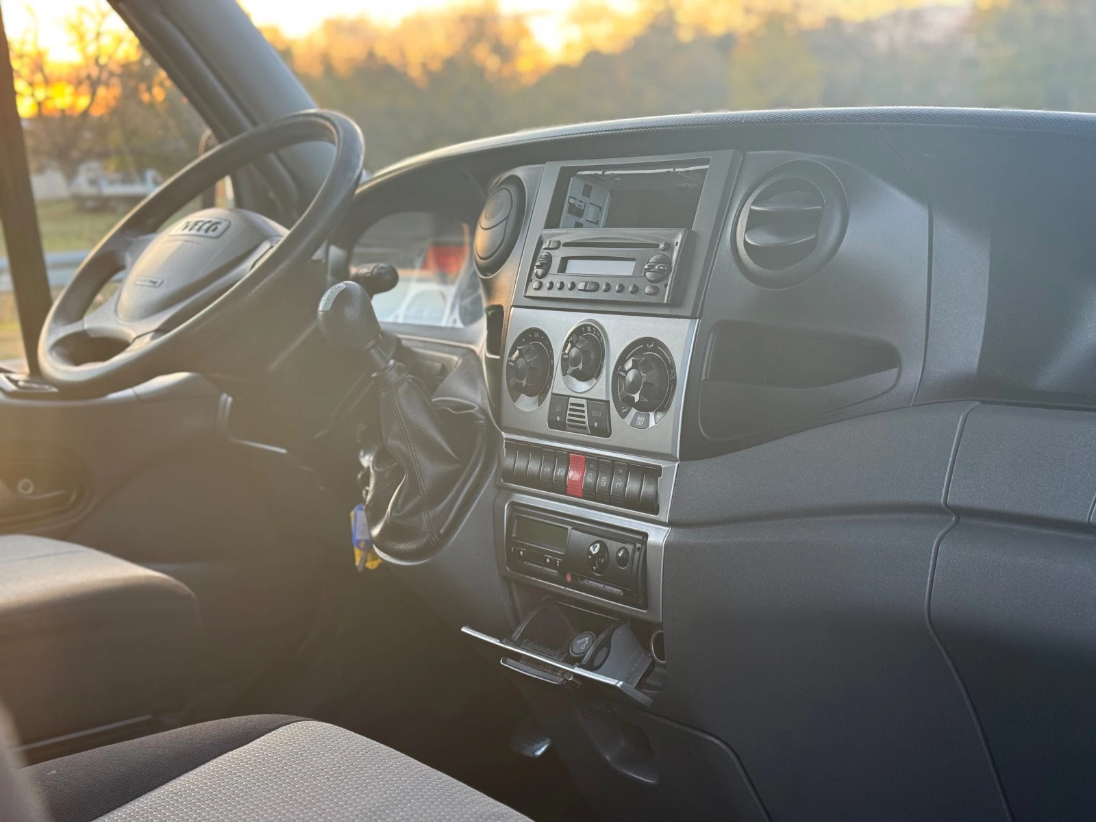 Iveco Daily 65/35c18* Б-Кат* 3.0HPIКлима* 6ск* 5метра  - изображение 10 | Auto.bg Iveco Daily 65/35c18* Б-Кат* 3.0HPIКлима* 6ск* 5метра  - изображение 10