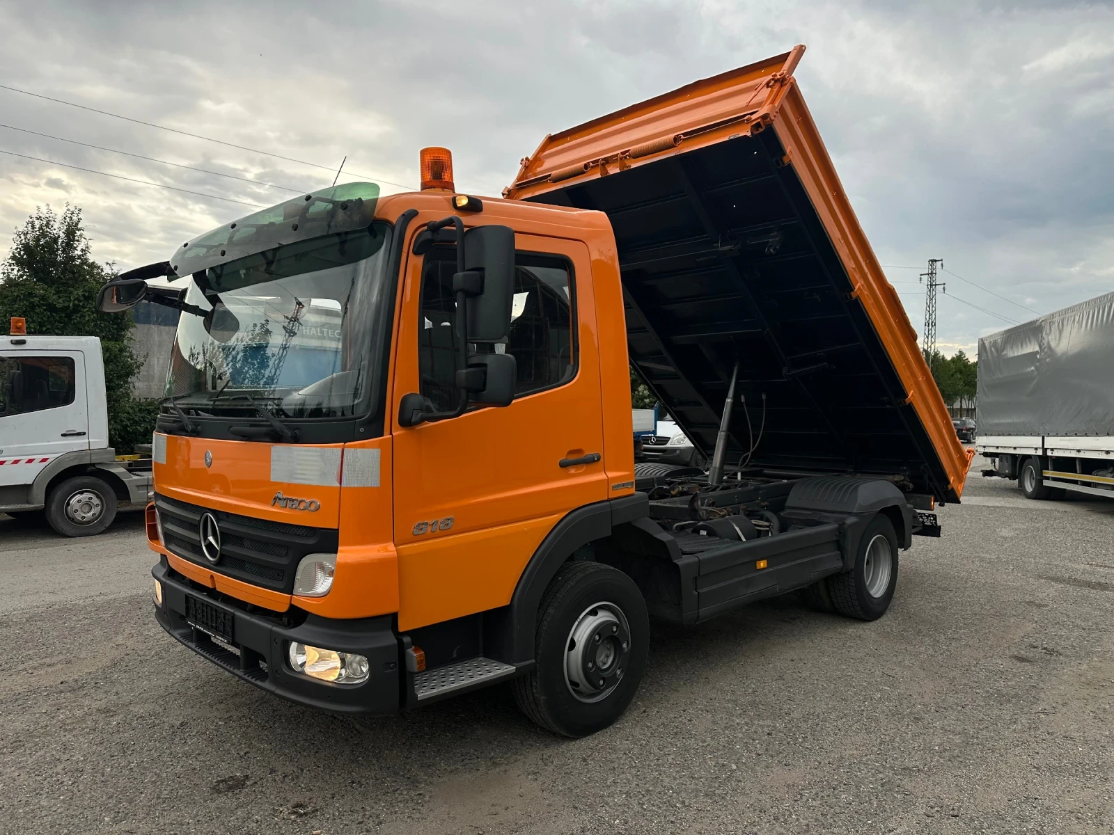 Mercedes-Benz Atego 818* Тристранен самосвал* 4м.* Топ състояние | Auto.bg — изображение 1 Mercedes-Benz Atego 818* Тристранен самосвал* 4м.* Топ състояние | Auto.bg — изображение 1