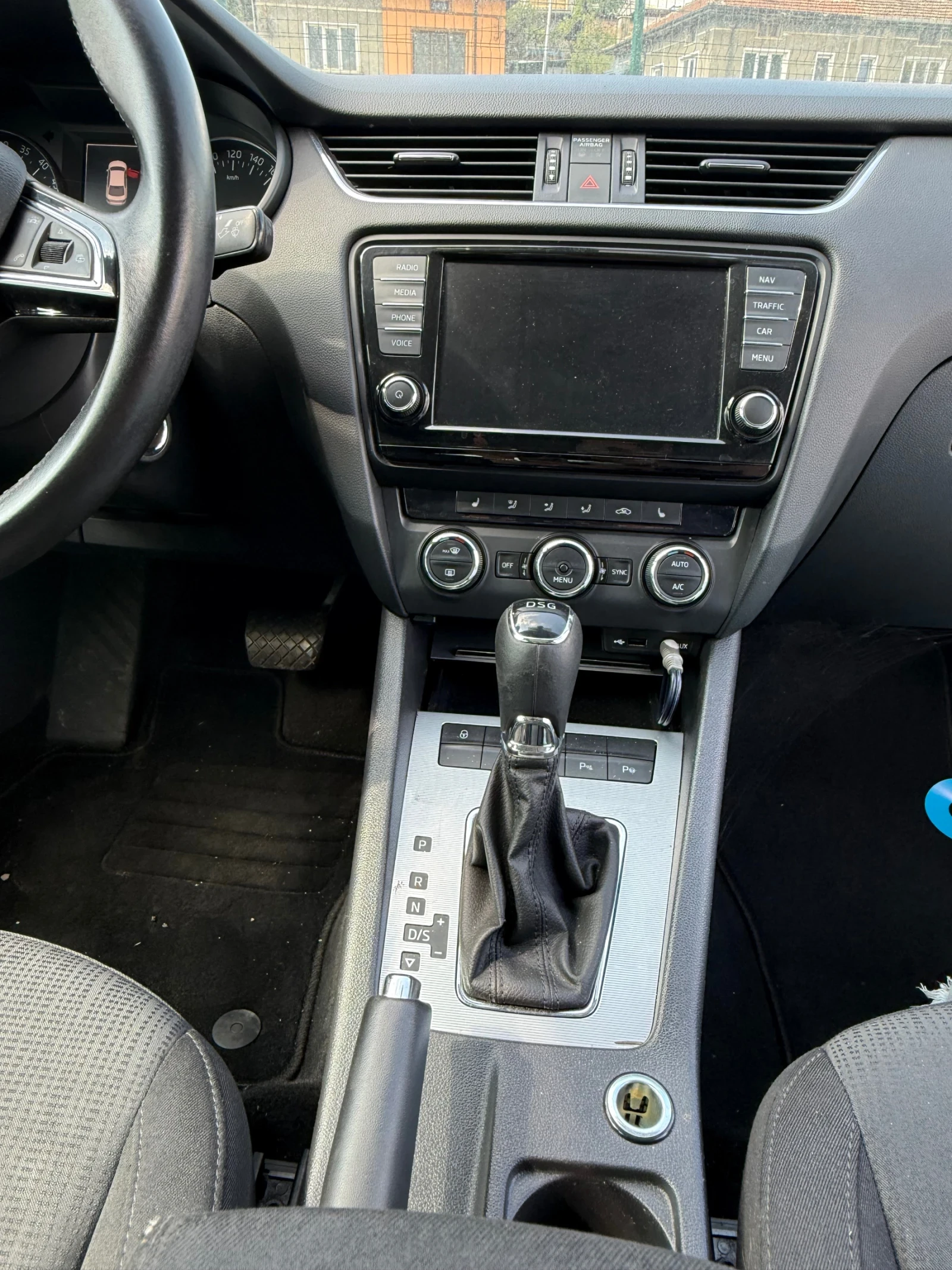 Skoda Octavia 1.6TDI DSG - изображение 9 | Auto.bg Skoda Octavia 1.6TDI DSG - изображение 9