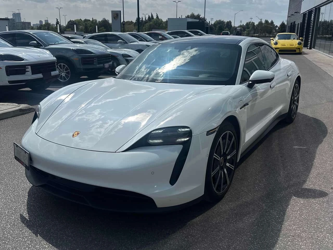 Porsche Taycan * 4S * ГЛАВНО ПРЕДСТАВИТЕЛСТВО НА PORSCHE* | Auto.bg — изображение 1 Porsche Taycan * 4S * ГЛАВНО ПРЕДСТАВИТЕЛСТВО НА PORSCHE* | Auto.bg — изображение 1