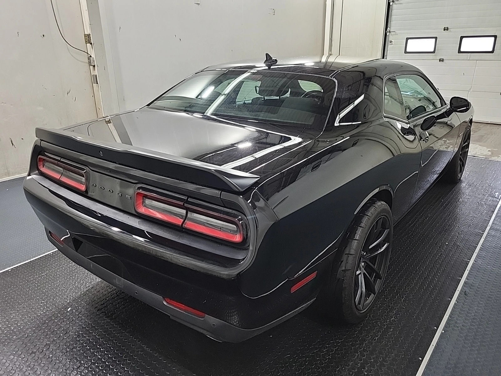 Dodge Challenger * R/T* CARFAX * БЕЗ ПЪРВОНАЧАЛНА ВНОСКА - изображение 3 | Auto.bg Dodge Challenger * R/T* CARFAX * БЕЗ ПЪРВОНАЧАЛНА ВНОСКА - изображение 3