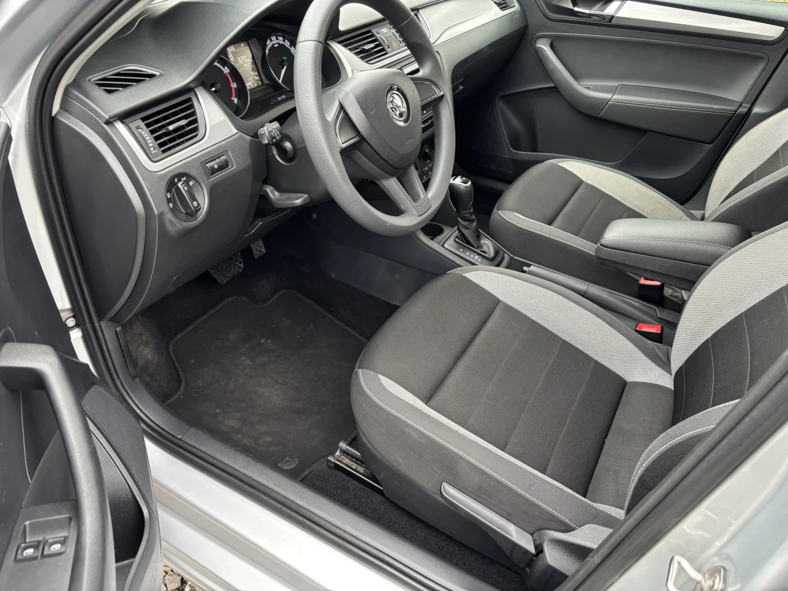 Skoda Rapid 1.0 TSI, 95hp, 7DSG, EU6 - изображение 9 | Auto.bg Skoda Rapid 1.0 TSI, 95hp, 7DSG, EU6 - изображение 9