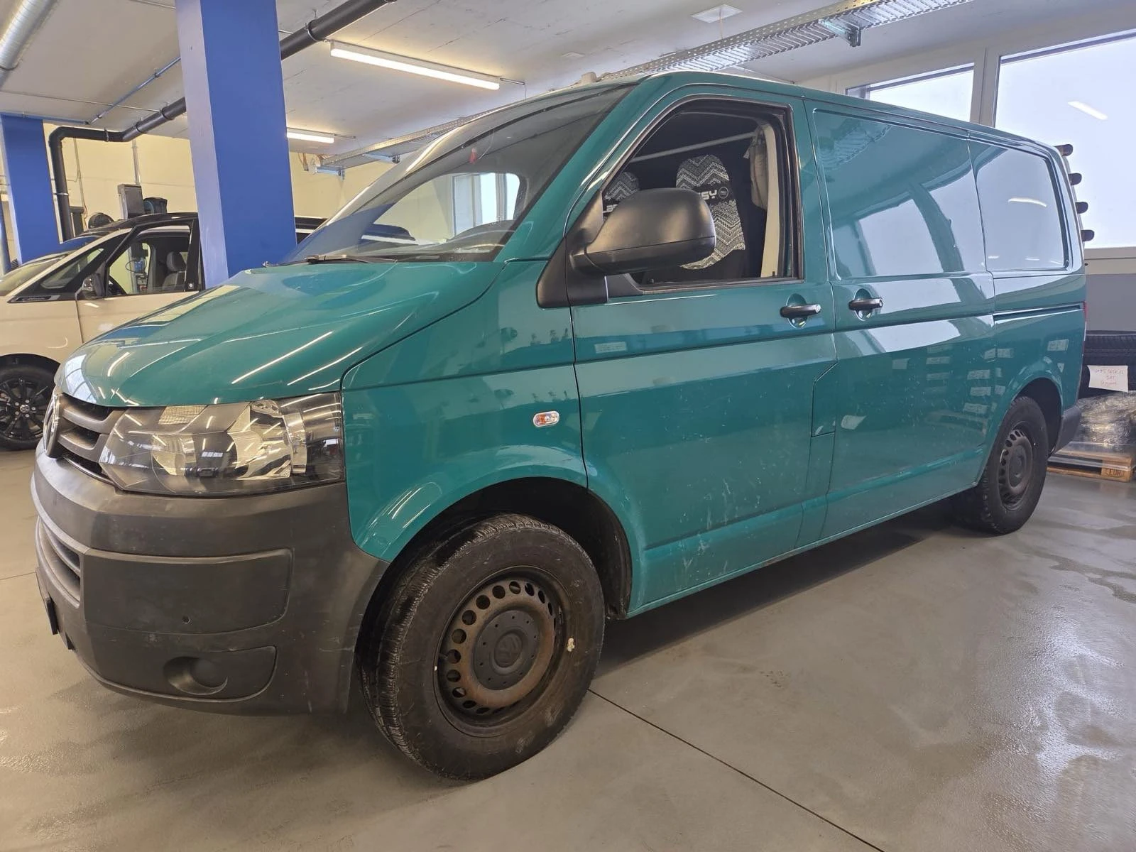 VW Transporter 2.0TDI + KЛИМАТИК + КЕМПЕР | Auto.bg — изображение 1 VW Transporter 2.0TDI + KЛИМАТИК + КЕМПЕР | Auto.bg — изображение 1