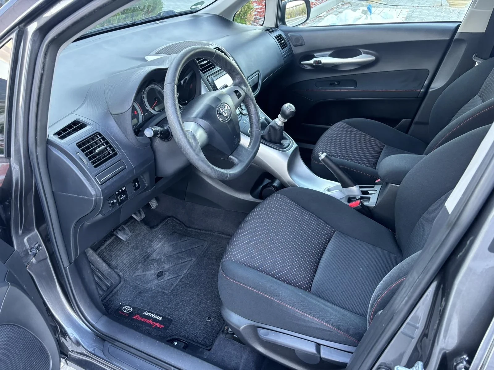 Toyota Auris 1.6vvti/132кс/Facelift/Навигация - изображение 9 | Auto.bg Toyota Auris 1.6vvti/132кс/Facelift/Навигация - изображение 9