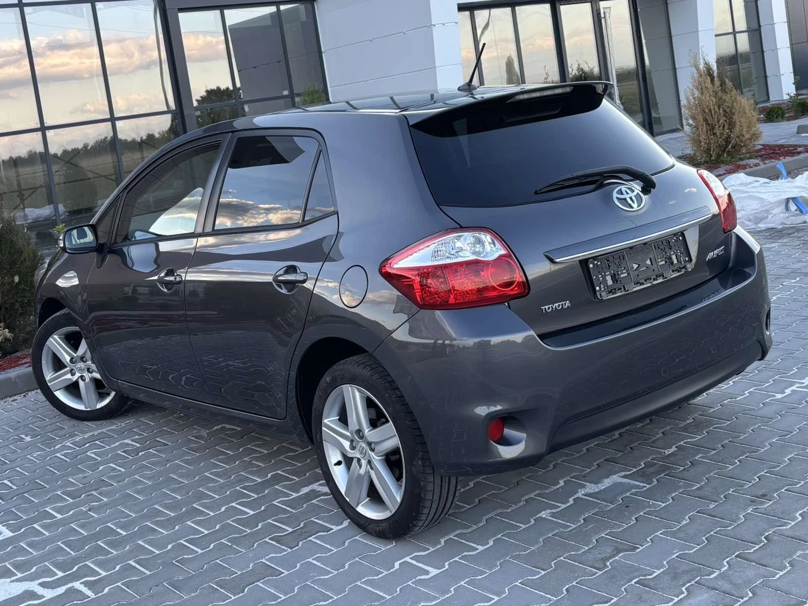 Toyota Auris 1.6vvti/132кс/Facelift/Навигация - изображение 7 | Auto.bg Toyota Auris 1.6vvti/132кс/Facelift/Навигация - изображение 7