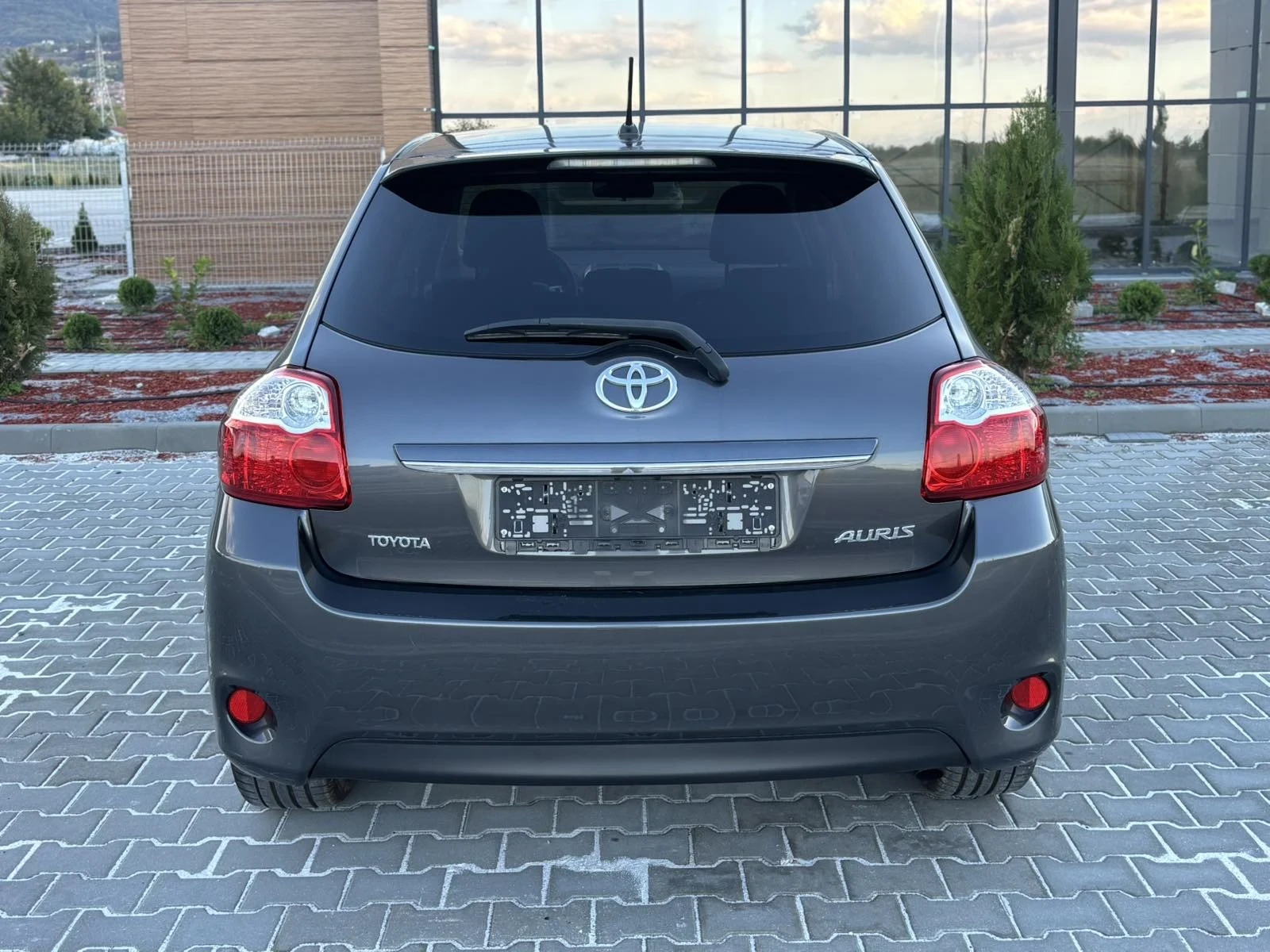 Toyota Auris 1.6vvti/132кс/Facelift/Навигация - изображение 6 | Auto.bg Toyota Auris 1.6vvti/132кс/Facelift/Навигация - изображение 6