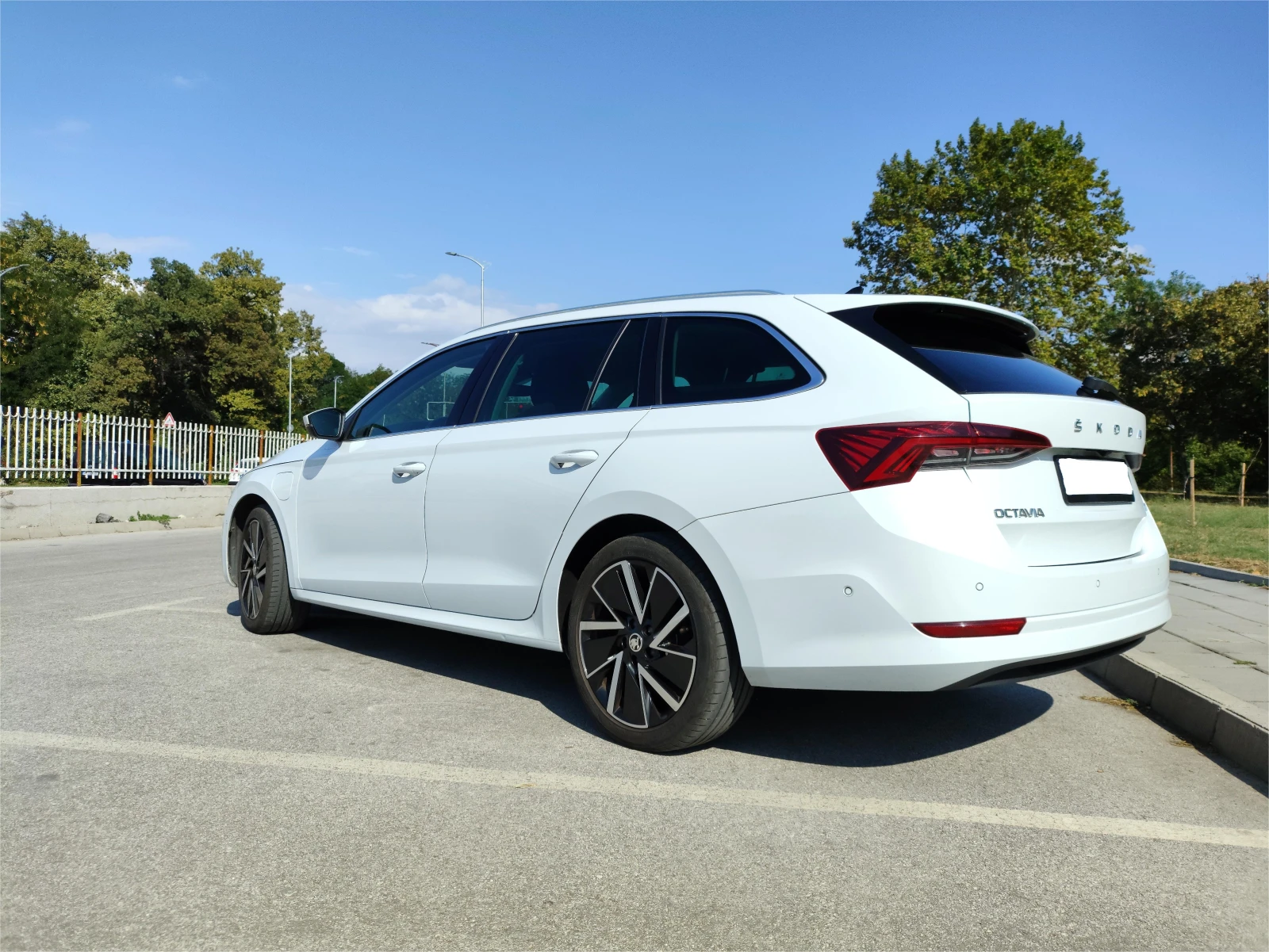 Skoda Octavia 1.4 iV PLUG-IN-HYBRID DSG LED MATRIX SELF-PARING - изображение 4 | Auto.bg Skoda Octavia 1.4 iV PLUG-IN-HYBRID DSG LED MATRIX SELF-PARING - изображение 4