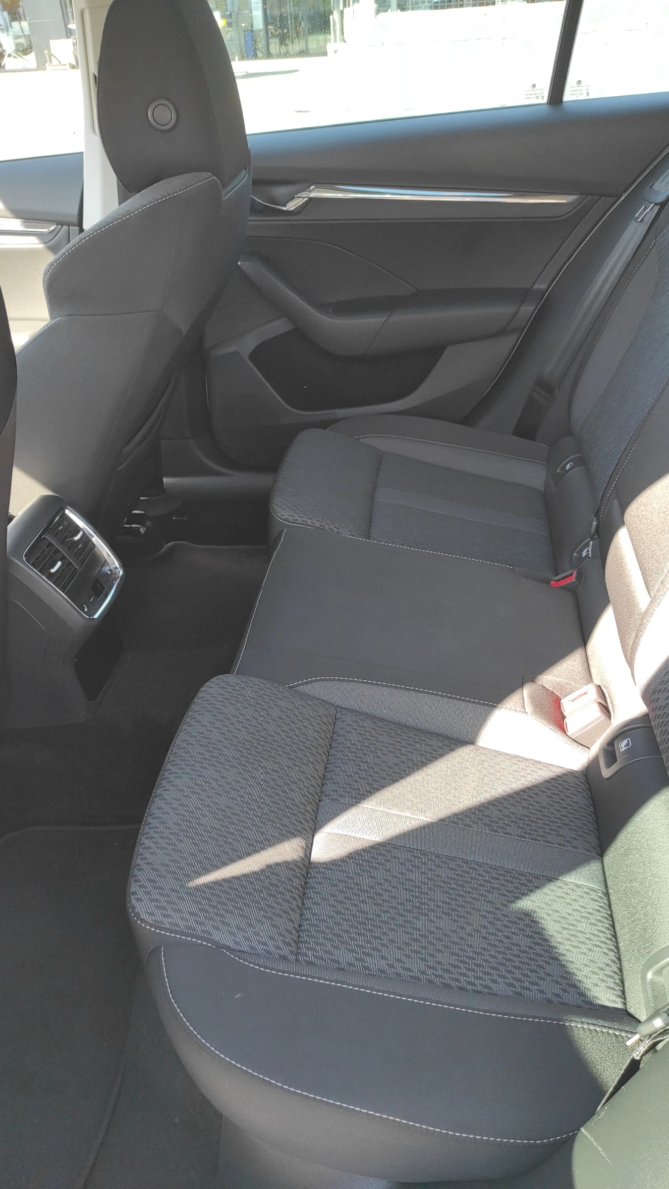 Skoda Octavia 1.4 iV PLUG-IN-HYBRID DSG LED MATRIX SELF-PARING - изображение 10 | Auto.bg Skoda Octavia 1.4 iV PLUG-IN-HYBRID DSG LED MATRIX SELF-PARING - изображение 10