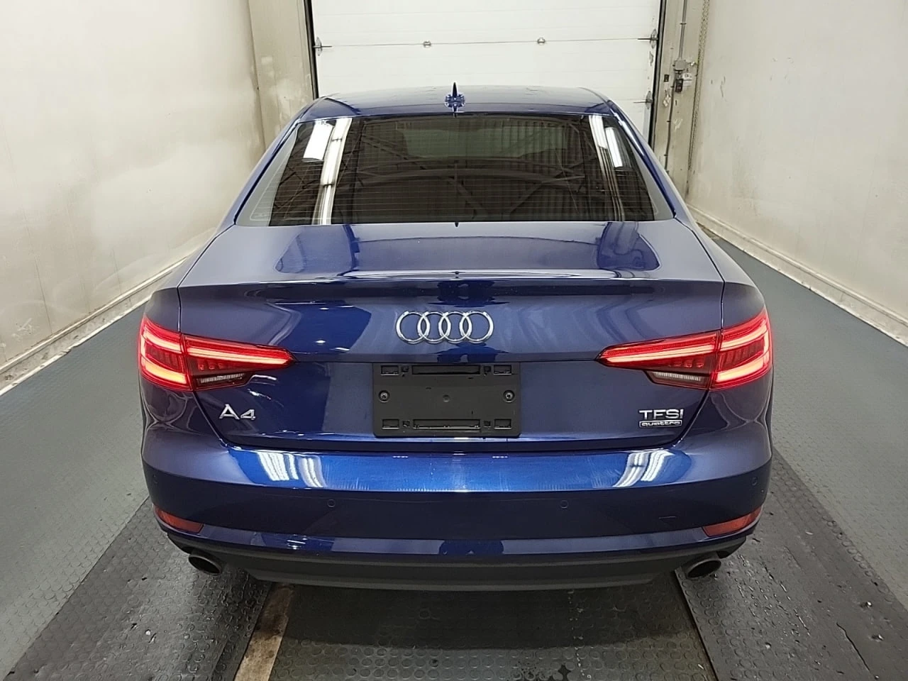 Audi A4 * АВТО КРЕДИТ* ЦЕНА ДО БГ * СЕРВИЗНА ИСТОРИЯ *  - изображение 5 | Auto.bg Audi A4 * АВТО КРЕДИТ* ЦЕНА ДО БГ * СЕРВИЗНА ИСТОРИЯ *  - изображение 5