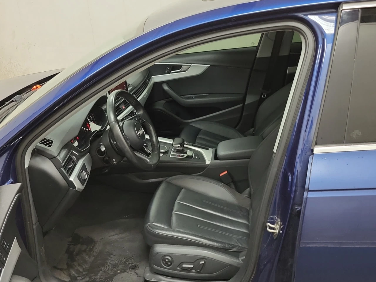 Audi A4 * АВТО КРЕДИТ* ЦЕНА ДО БГ * СЕРВИЗНА ИСТОРИЯ *  - изображение 8 | Auto.bg Audi A4 * АВТО КРЕДИТ* ЦЕНА ДО БГ * СЕРВИЗНА ИСТОРИЯ *  - изображение 8