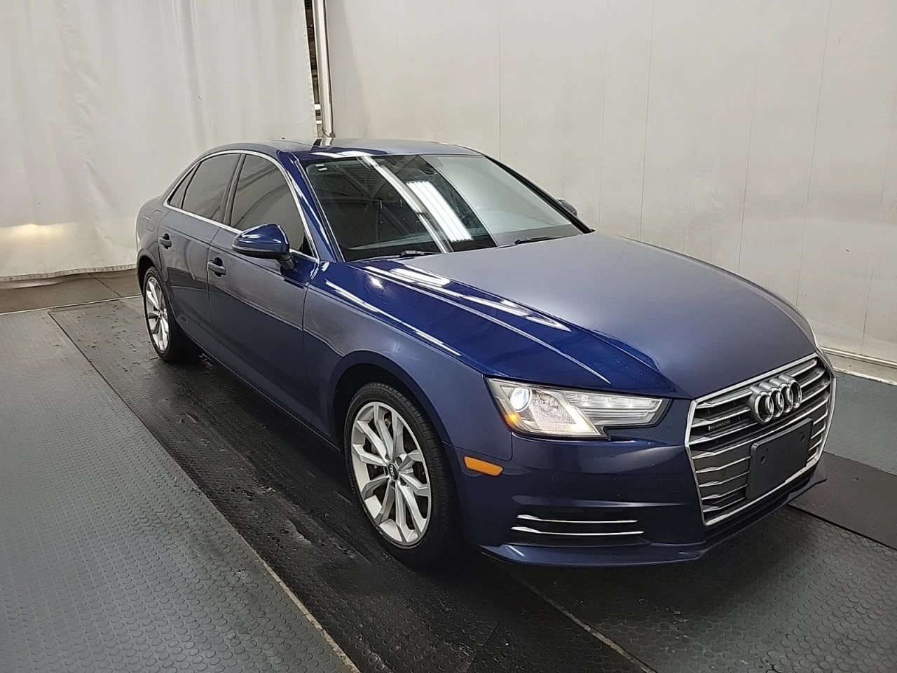 Audi A4 * АВТО КРЕДИТ* ЦЕНА ДО БГ * СЕРВИЗНА ИСТОРИЯ *  - изображение 3 | Auto.bg Audi A4 * АВТО КРЕДИТ* ЦЕНА ДО БГ * СЕРВИЗНА ИСТОРИЯ *  - изображение 3