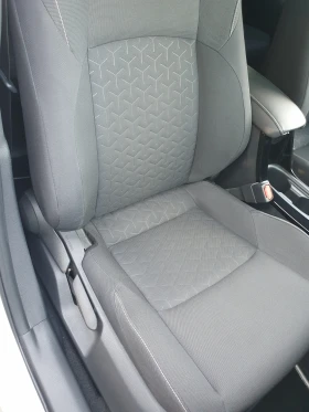 Toyota Corolla 1.8Hubrud AUT LED NAVI KAMERA PODGREV | Auto.bg — изображение 9 Toyota Corolla 1.8Hubrud AUT LED NAVI KAMERA PODGREV | Auto.bg — изображение 9