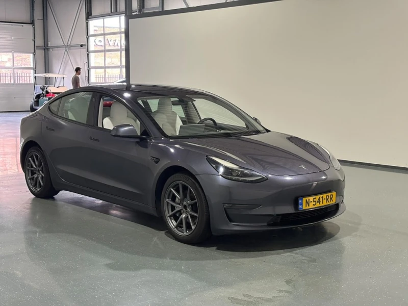 Tesla Model 3 Long Range Panorama Leather LED Navi 88.9% SoH - 23495 € - 79910297 1 | Car24.bg Tesla Model 3 Long Range Panorama Leather LED Navi 88.9% SoH - 23495 € - 79910297 1