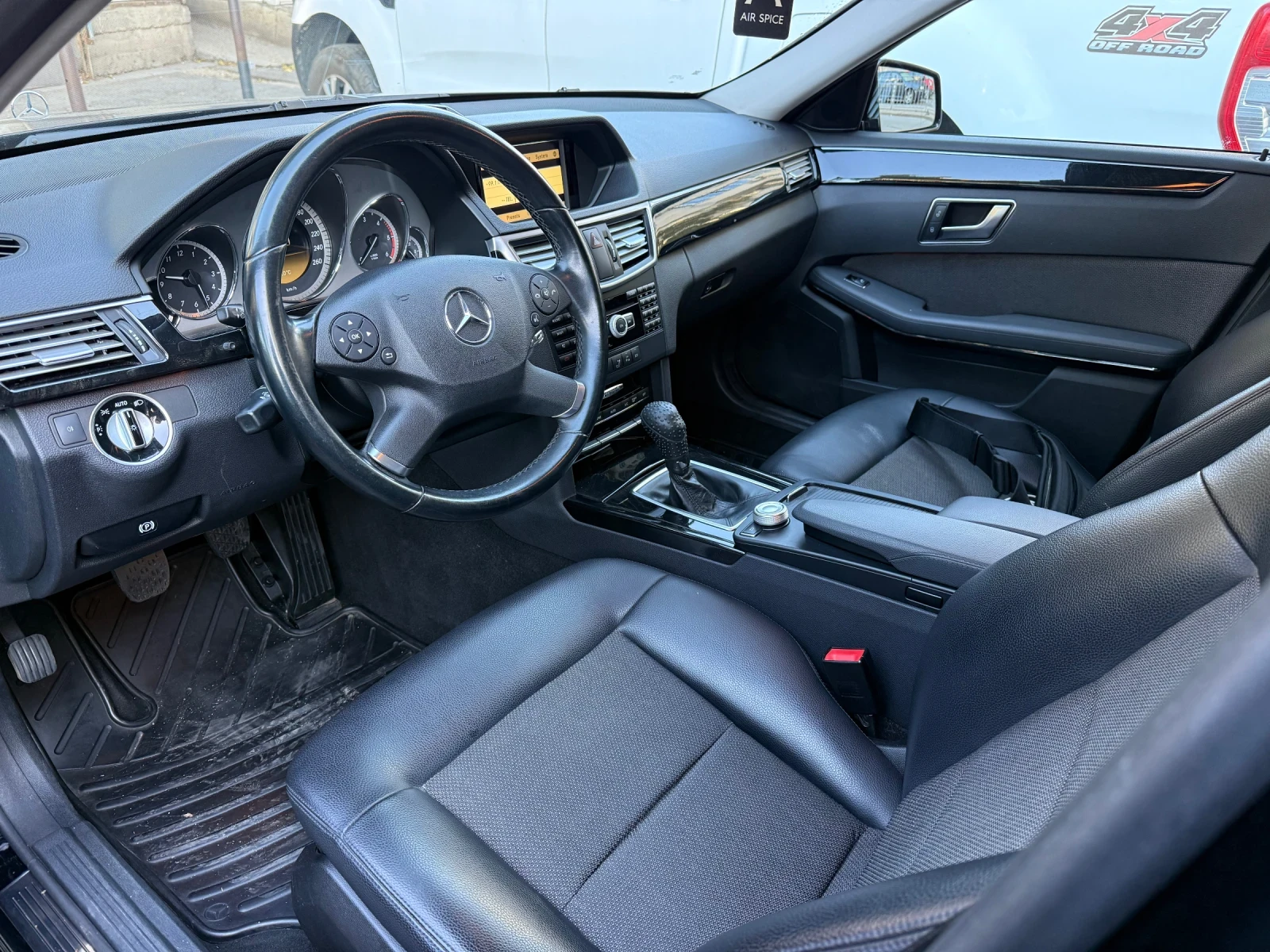 Mercedes-Benz E 200 145000 реални километра! - изображение 8 | Auto.bg Mercedes-Benz E 200 145000 реални километра! - изображение 8