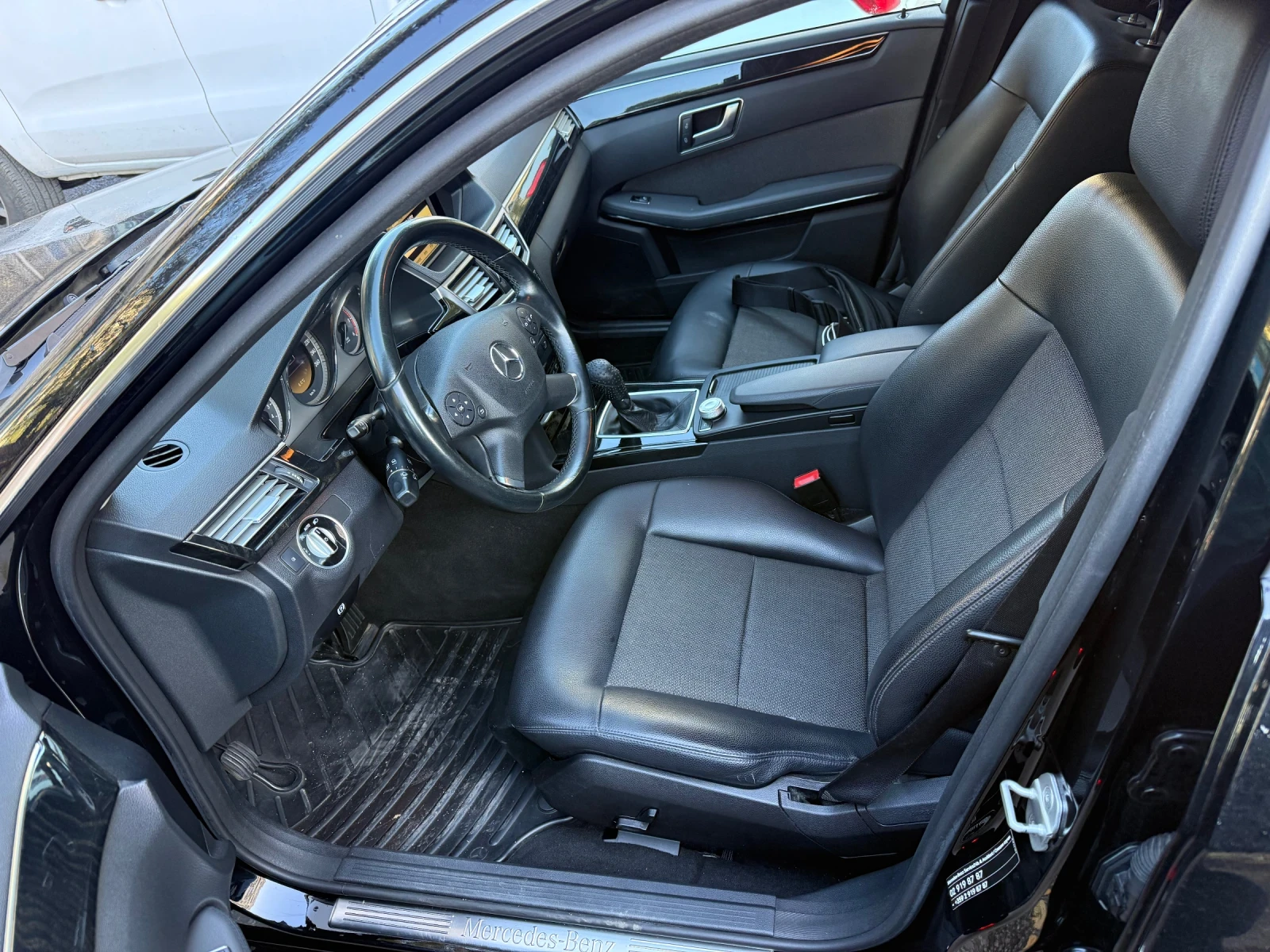 Mercedes-Benz E 200 145000 реални километра! - изображение 7 | Auto.bg Mercedes-Benz E 200 145000 реални километра! - изображение 7