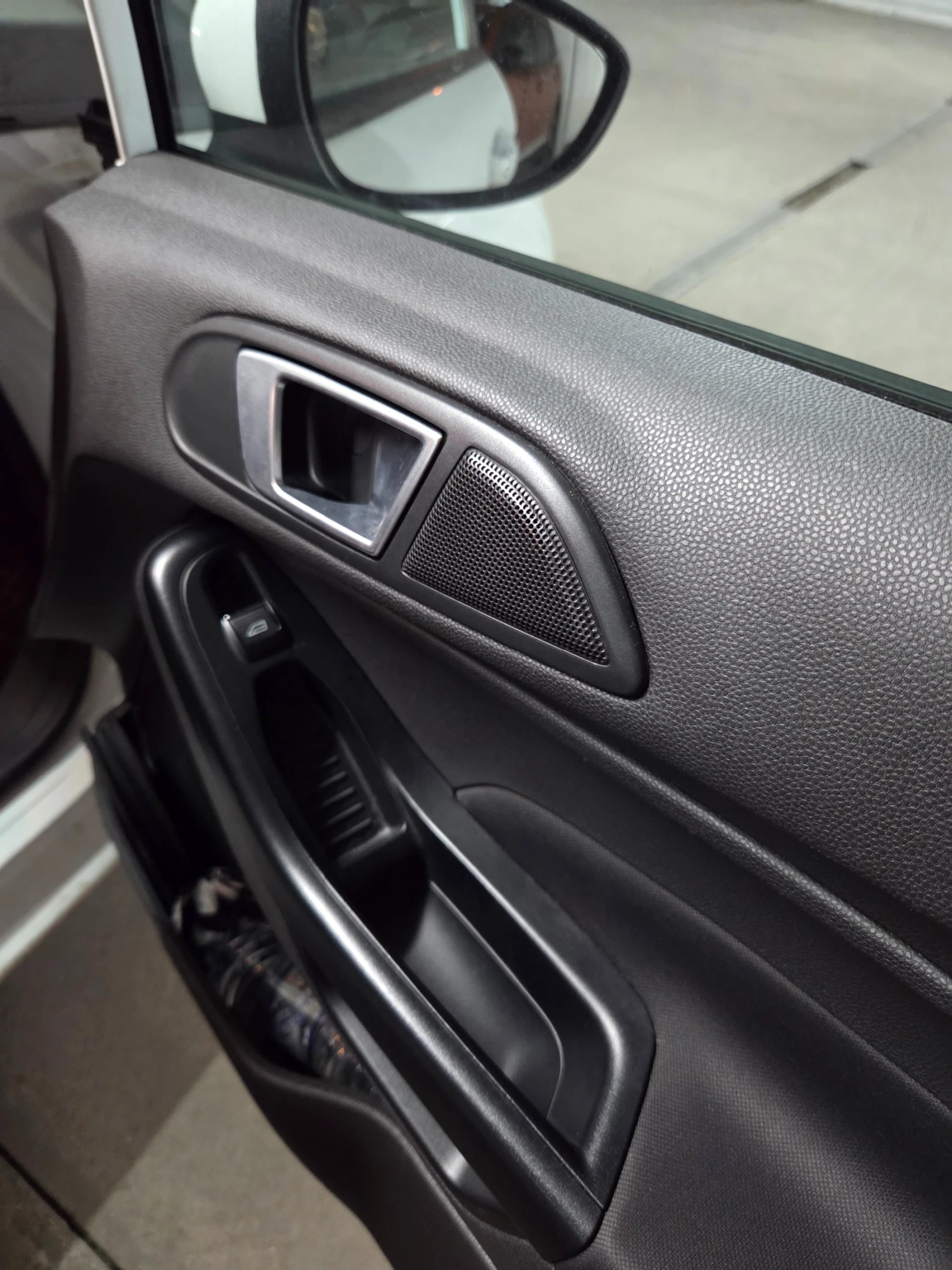 Ford Fiesta 1.0 Ecoboost - изображение 9 | Auto.bg Ford Fiesta 1.0 Ecoboost - изображение 9