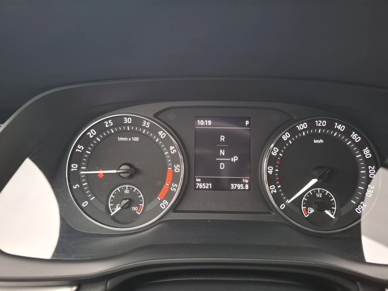 Skoda Octavia 2.0 tdi Гаранция - изображение 9 | Auto.bg Skoda Octavia 2.0 tdi Гаранция - изображение 9