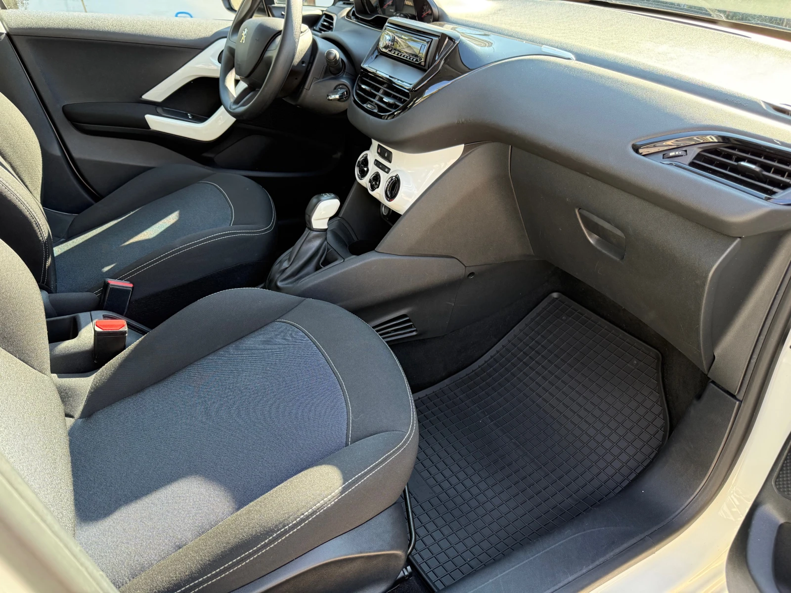 Peugeot 208 1.0i Like - изображение 9 | Auto.bg Peugeot 208 1.0i Like - изображение 9