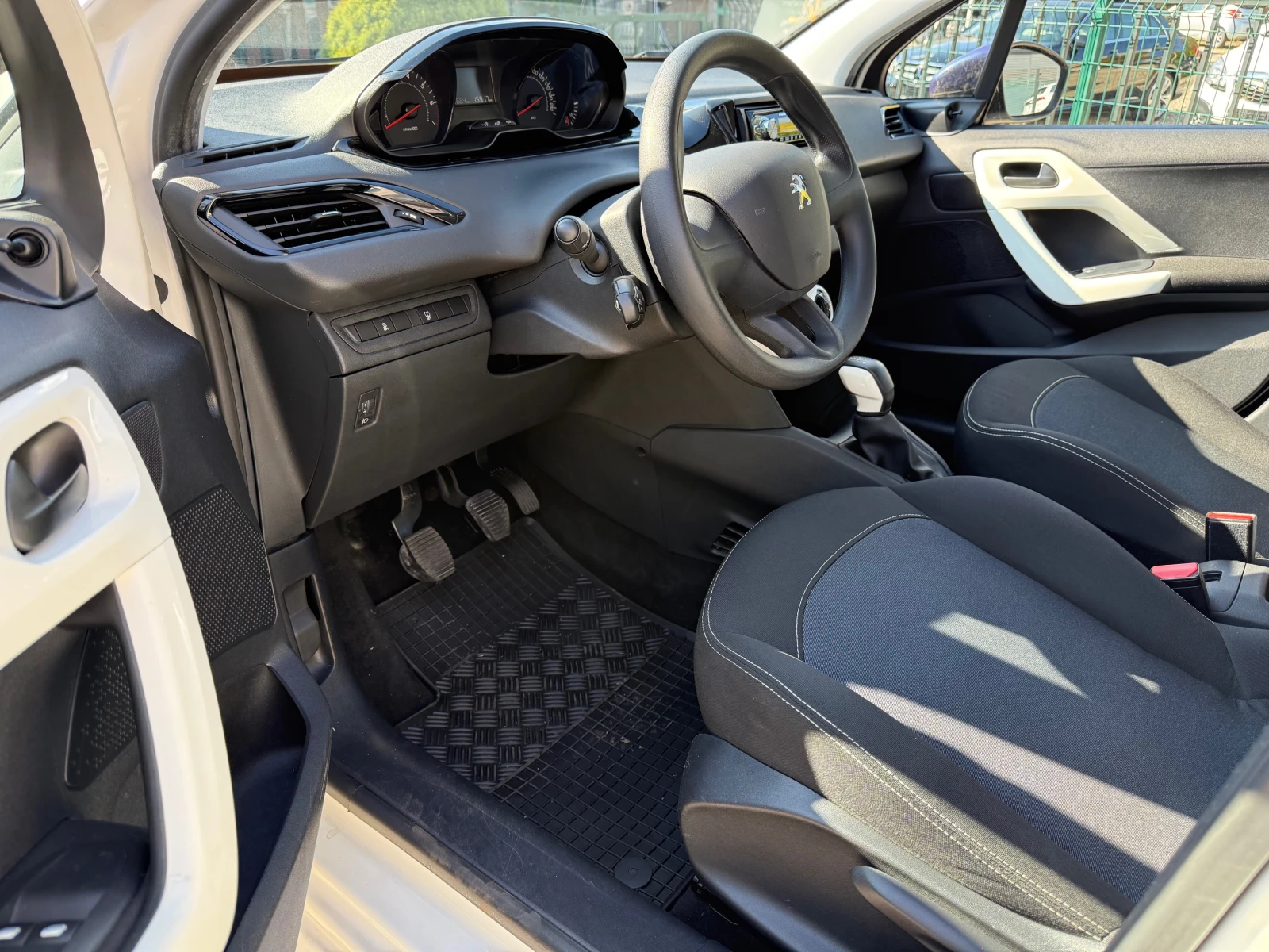 Peugeot 208 1.0i Like - изображение 8 | Auto.bg Peugeot 208 1.0i Like - изображение 8