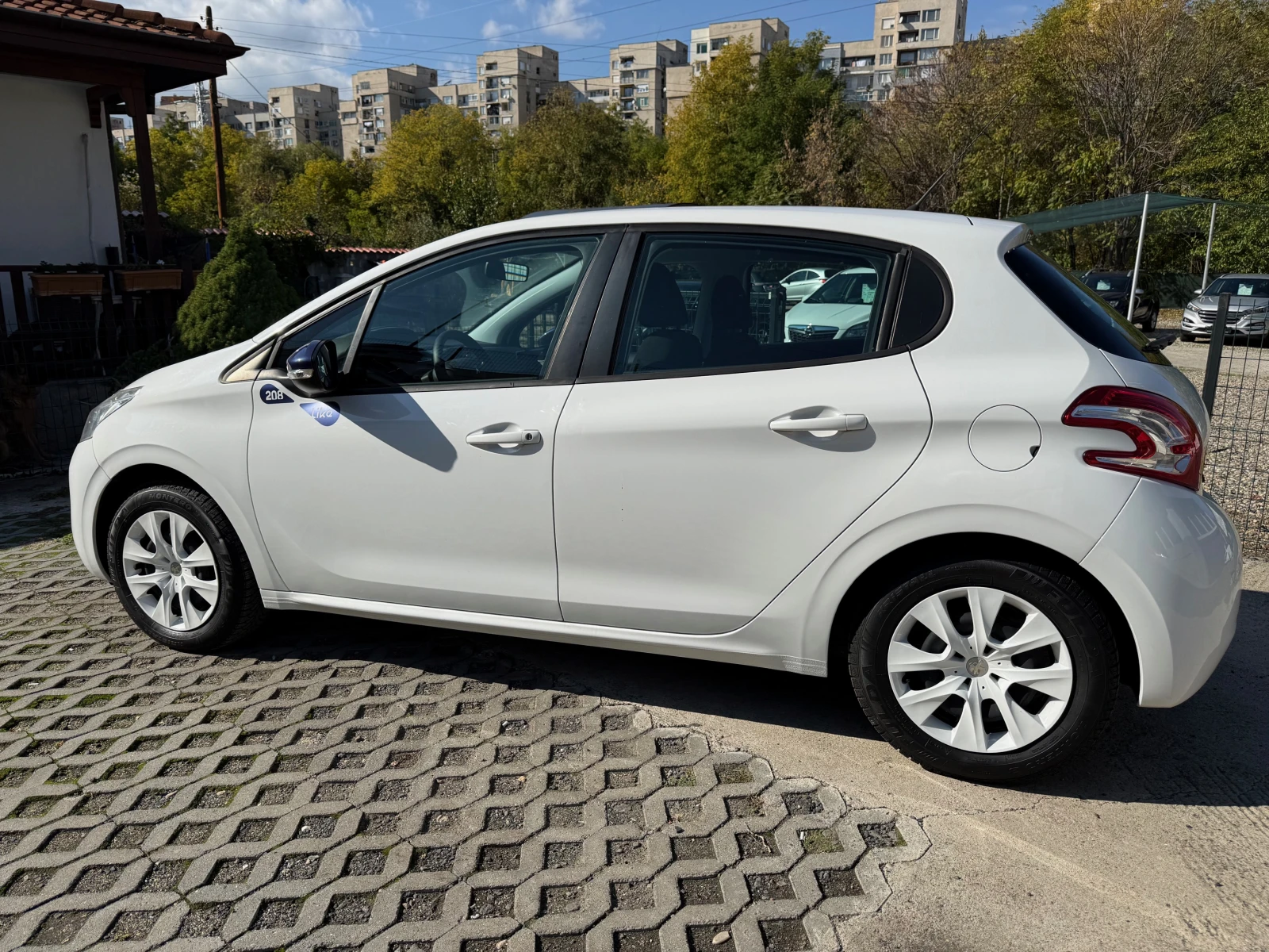 Peugeot 208 1.0i Like - изображение 7 | Auto.bg Peugeot 208 1.0i Like - изображение 7