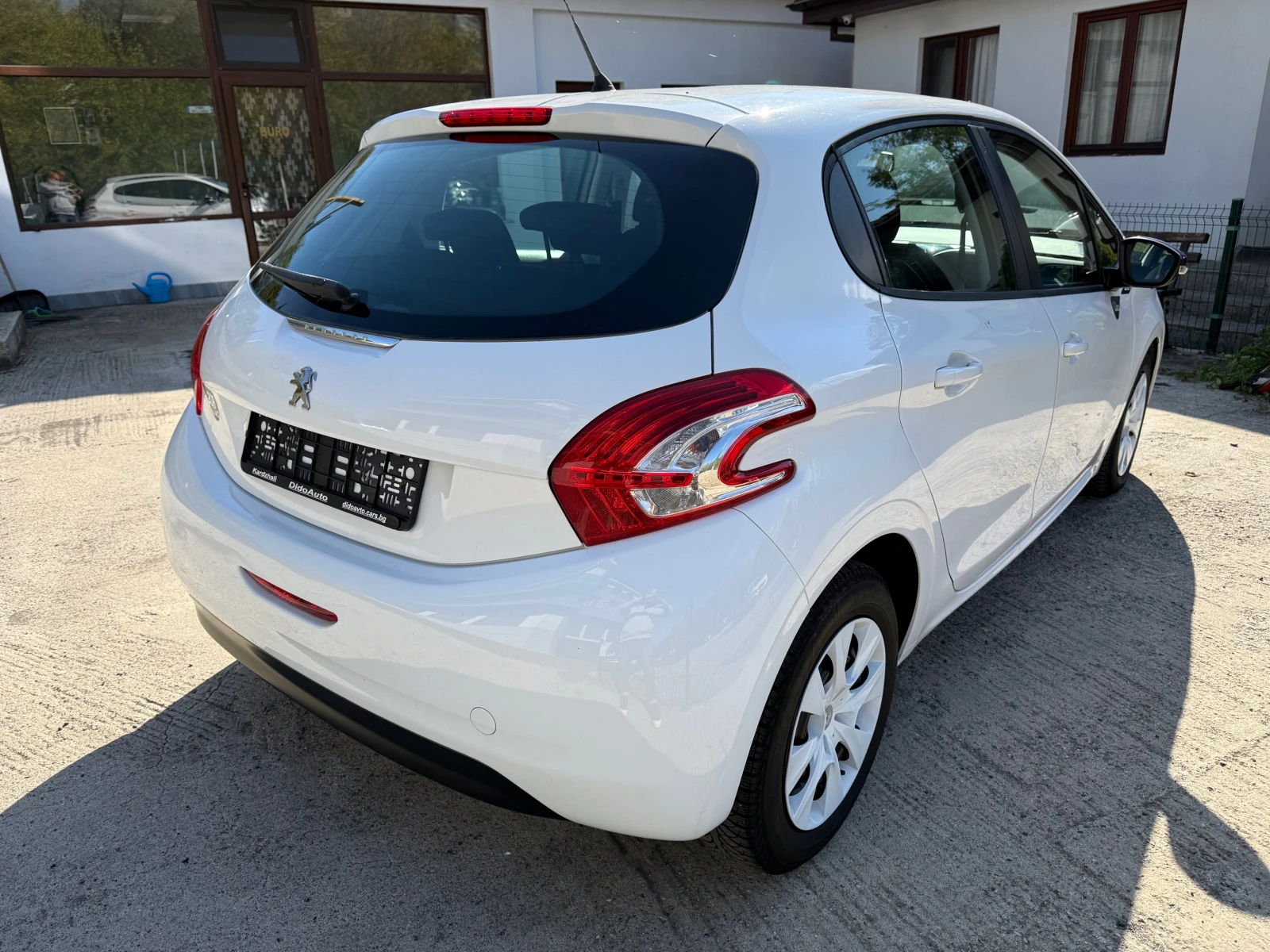 Peugeot 208 1.0i Like - изображение 4 | Auto.bg Peugeot 208 1.0i Like - изображение 4