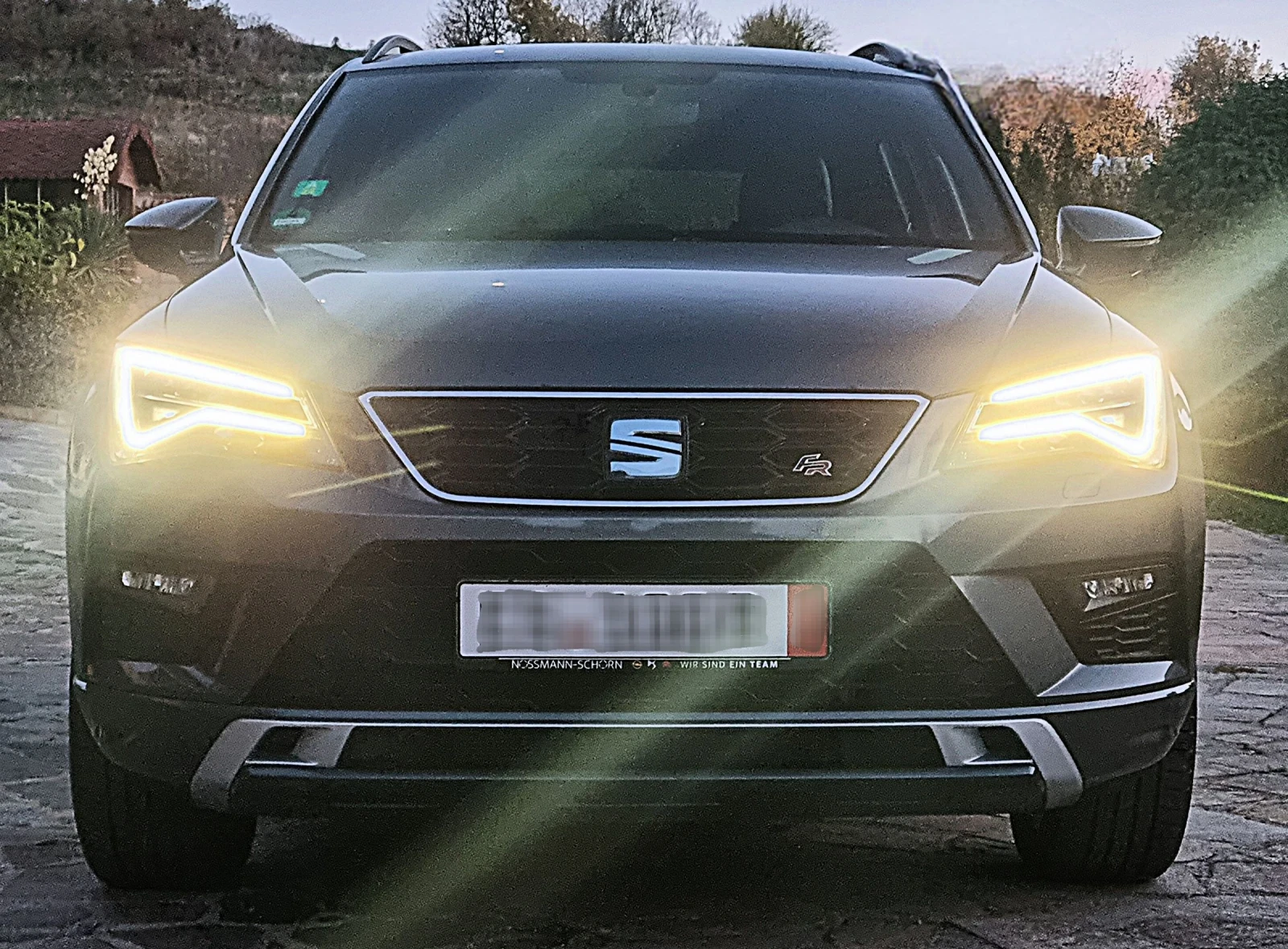 Seat Ateca FR/4Drive/LED/Pano/1-ви собственик/ - изображение 8 | Auto.bg Seat Ateca FR/4Drive/LED/Pano/1-ви собственик/ - изображение 8