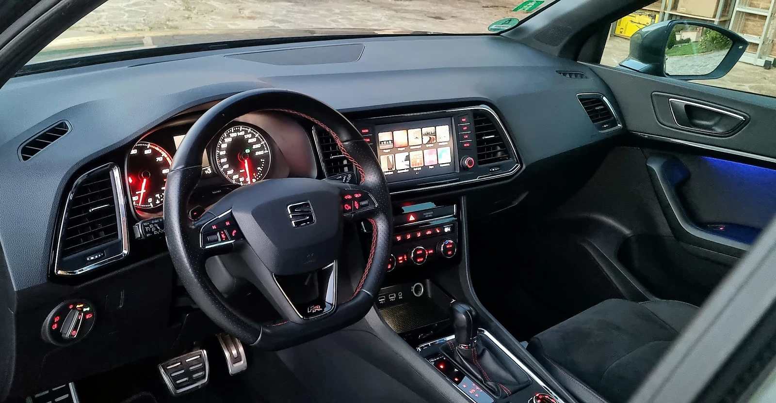 Seat Ateca FR/4Drive/LED/Pano/1-ви собственик/ - изображение 9 | Auto.bg Seat Ateca FR/4Drive/LED/Pano/1-ви собственик/ - изображение 9