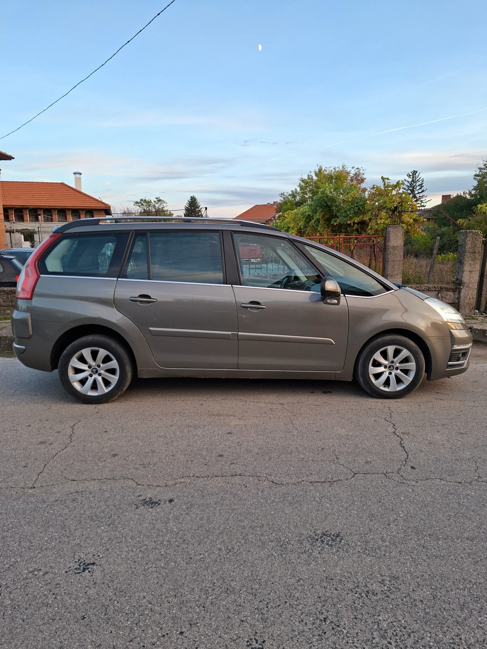 Citroen Grand C4 Picasso 1.6 hdi-112кс 7м - изображение 8 | Auto.bg Citroen Grand C4 Picasso 1.6 hdi-112кс 7м - изображение 8