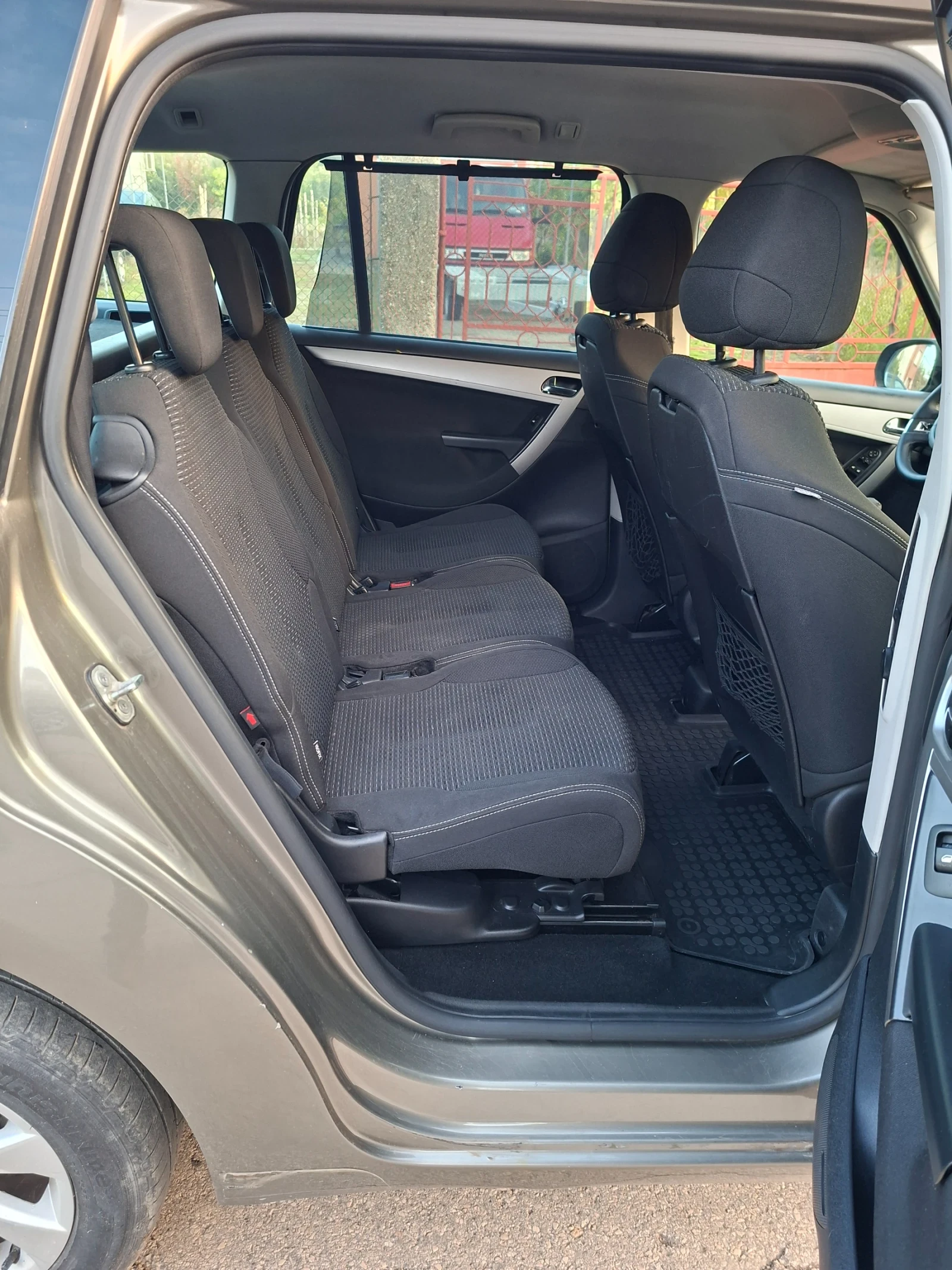 Citroen Grand C4 Picasso 1.6 hdi-112кс 7м - изображение 10 | Auto.bg Citroen Grand C4 Picasso 1.6 hdi-112кс 7м - изображение 10