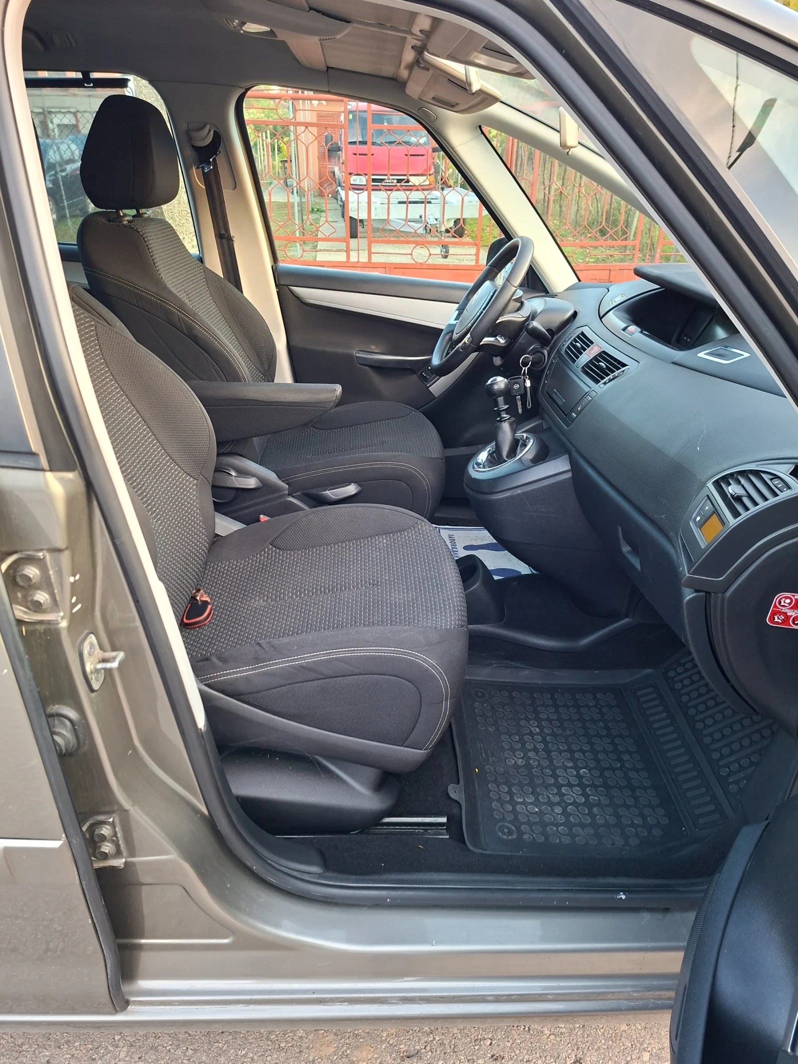 Citroen Grand C4 Picasso 1.6 hdi-112кс 7м - изображение 9 | Auto.bg Citroen Grand C4 Picasso 1.6 hdi-112кс 7м - изображение 9