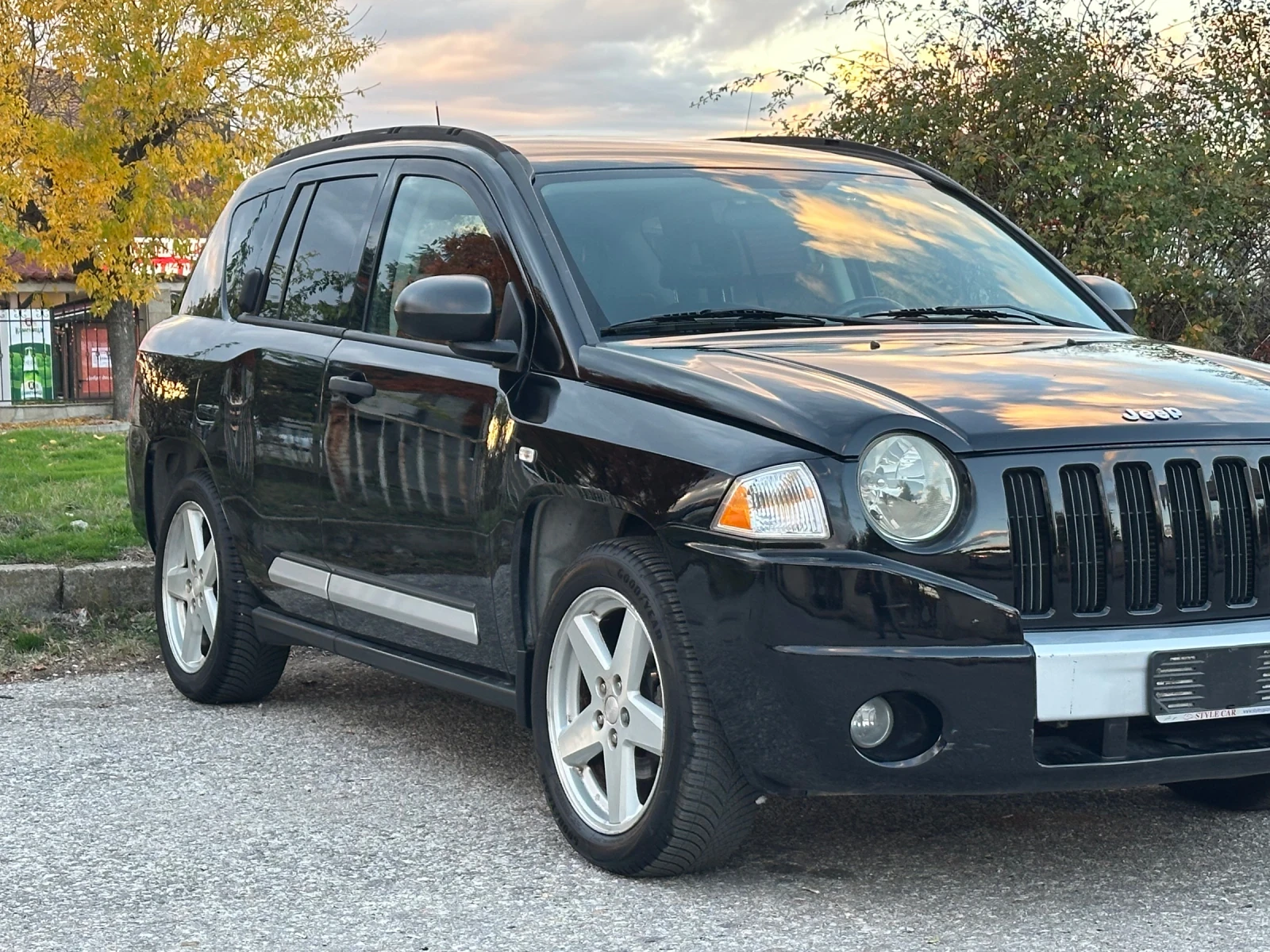 Jeep Compass 2.4i ГАЗ/4х4/АВТОМАТ/КОЖА - изображение 2 | Auto.bg Jeep Compass 2.4i ГАЗ/4х4/АВТОМАТ/КОЖА - изображение 2