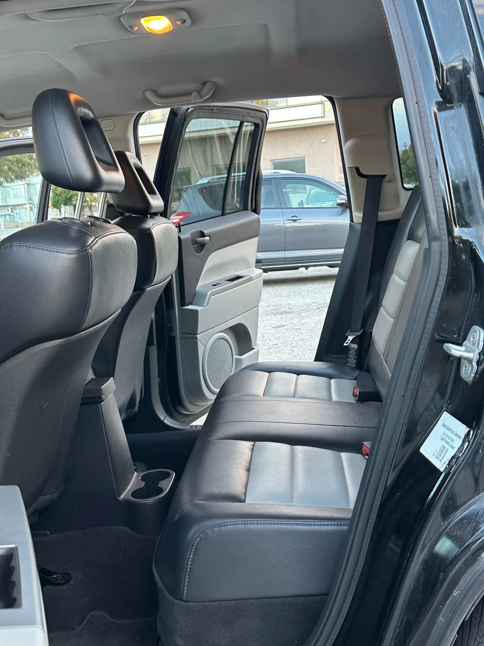 Jeep Compass 2.4i ГАЗ/4х4/АВТОМАТ/КОЖА - изображение 7 | Auto.bg Jeep Compass 2.4i ГАЗ/4х4/АВТОМАТ/КОЖА - изображение 7