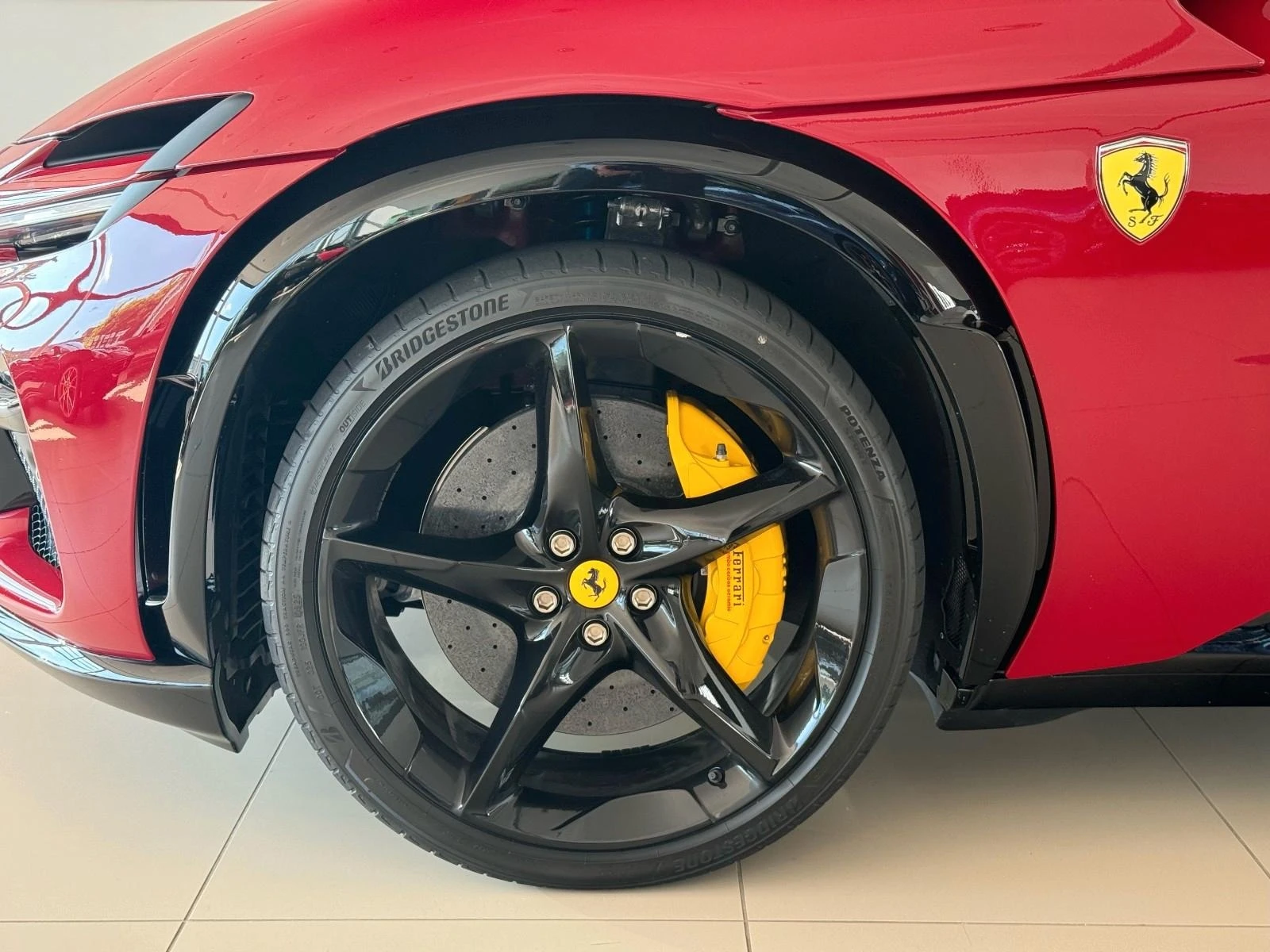 Ferrari Purosangue V12/CERAMIC/CARBON/MATRIX/PANO/360/ - изображение 4 | Auto.bg Ferrari Purosangue V12/CERAMIC/CARBON/MATRIX/PANO/360/ - изображение 4