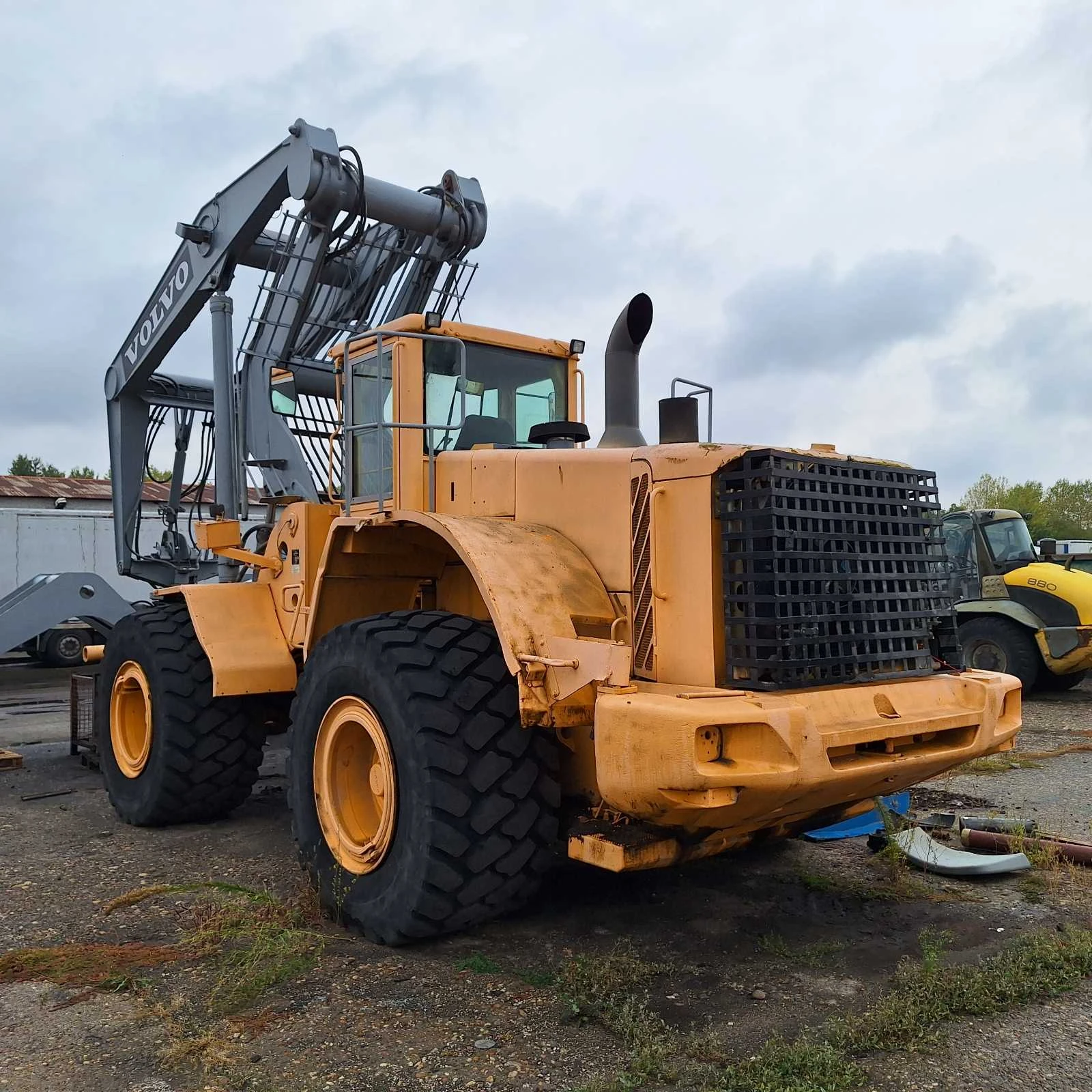 Челен товарач Volvo L180E - изображение 6 | Auto.bg Челен товарач Volvo L180E - изображение 6