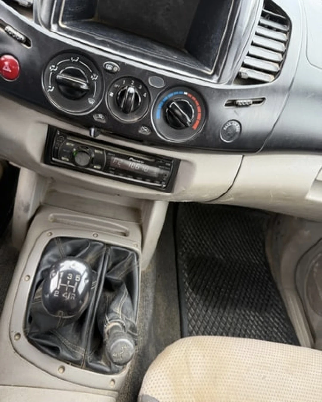 Mitsubishi L200 2.5DiD* 4Х4* САМОСВАЛ* ШВЕЙЦАРИЯ*  - изображение 9 | Auto.bg Mitsubishi L200 2.5DiD* 4Х4* САМОСВАЛ* ШВЕЙЦАРИЯ*  - изображение 9