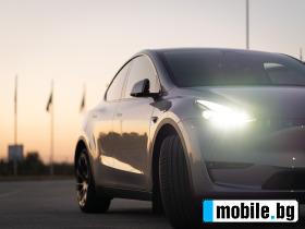     Tesla Model Y Long Range -  