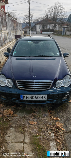     Mercedes-Benz 220 ~4 300 .