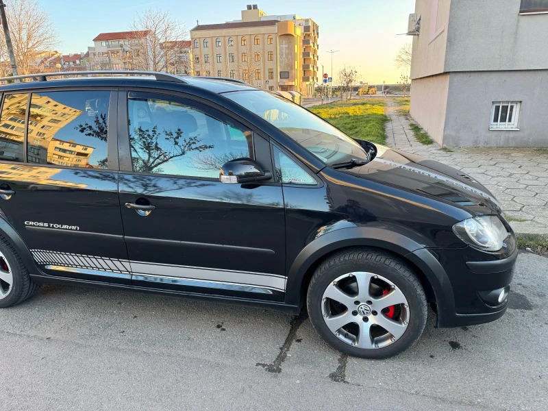 VW Touran CROSS, снимка 4 - Автомобили и джипове - 49379854