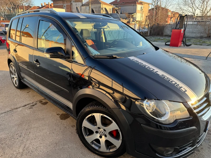 VW Touran CROSS, снимка 13 - Автомобили и джипове - 49379854