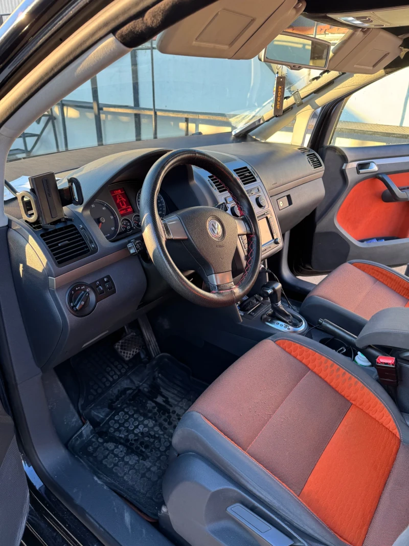 VW Touran CROSS, снимка 10 - Автомобили и джипове - 49379854