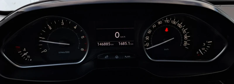 Peugeot 208 1.6e-hdi NAVI, снимка 12 - Автомобили и джипове - 49996333