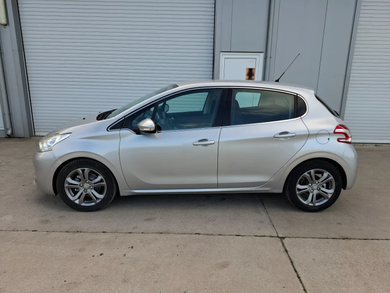 Peugeot 208 1.6e-hdi NAVI, снимка 2 - Автомобили и джипове - 49996333